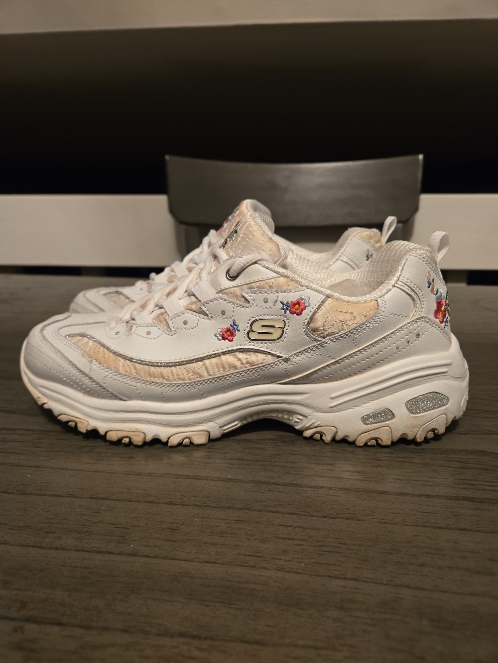 Skechers D Lites Bright Blossom 11977 White Memory Foam Shoes Sneakers Floral 11